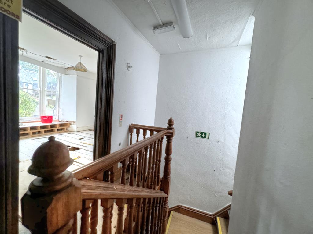 Lot: 50 - SPACIOUS THREE STOREY FORMER DENTIST SURGERY - Stairway